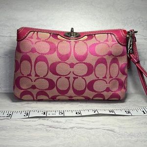 Pre-owned pink wristlet